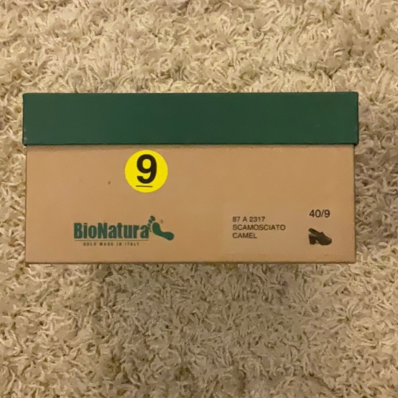 Wood look Platform Heel with padded insole, ankle strap and adjustable buckle. - Picture 3 of 4